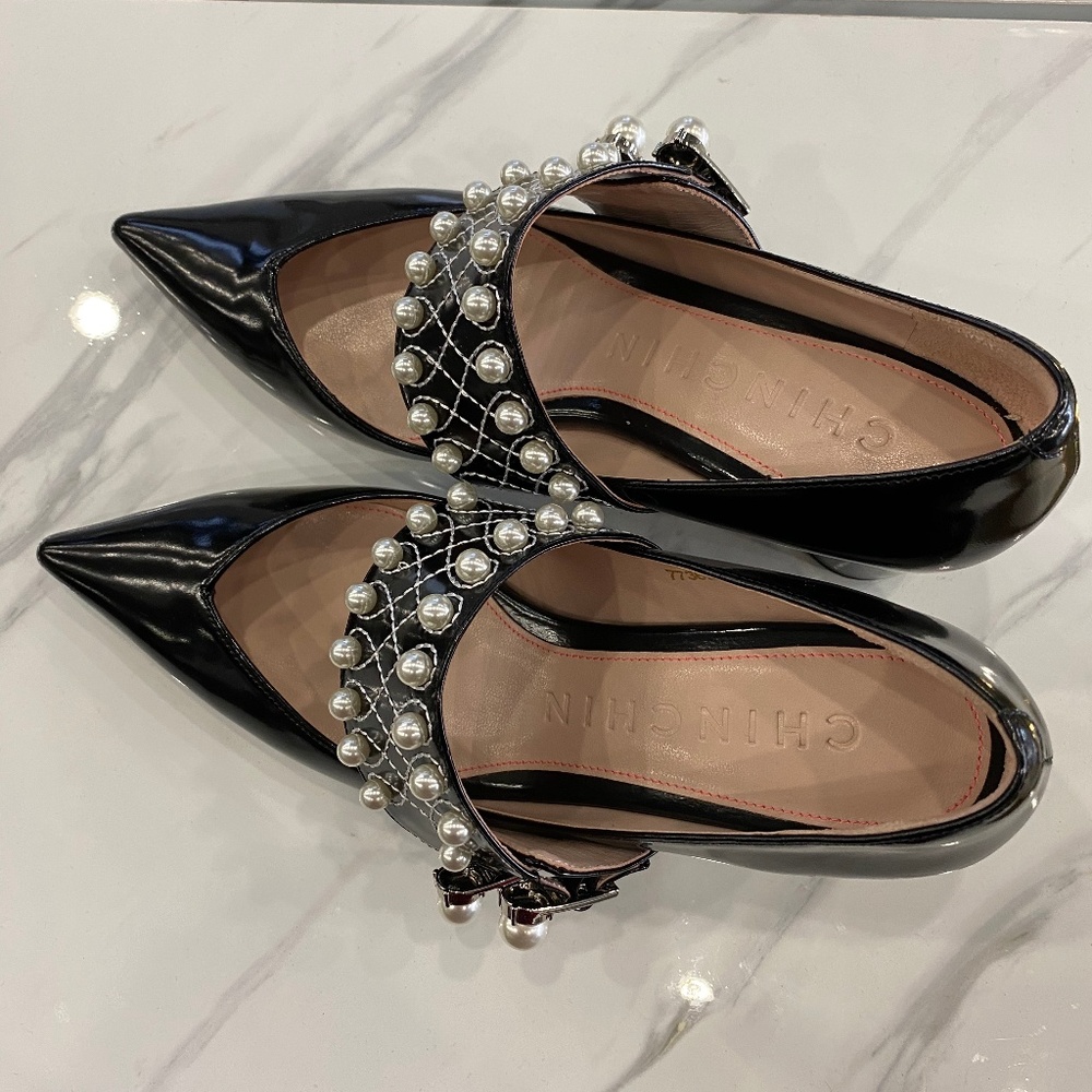 CHINCHIN  ALECA PEARL POINTED MONK PIMPS (FLAW)
